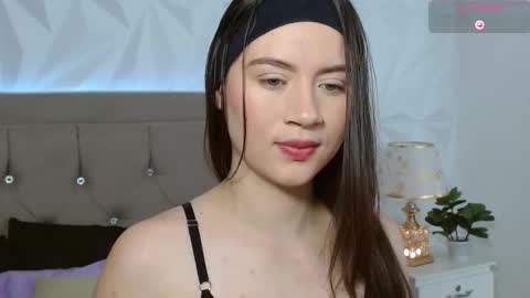 Snapshot of gwen_drew chatting on October 31, 1:01 pm Gwen Drew online show from October 31, 1:01 pm