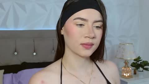 Snapshot of gwen_drew chatting on November 16, 1:06 pm Gwen Drew online show from November 16, 1:06 pm