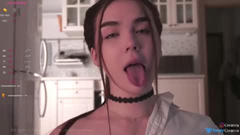 Snapshot of gwnvra chatting on March 7, 4:11 pm Gwen is back online show from March 7, 4:11 pm