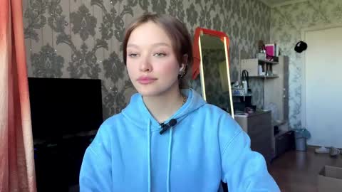 Snapshot of gwynethoverdick chatting on May 17, 6:11 am Nika Kova online show from May 17, 6:11 am