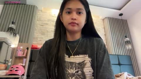 Gwyn online show from March 30, 1:28 am