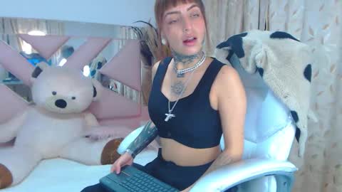 gyal_8_ online show from October 4, 4:32 am