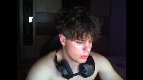 gymguy0505 online show from December 14, 10:03 pm