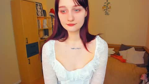 Kelly  Lilly online show from March 7, 7:11 pm