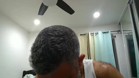 h0nest84 online show from October 20, 1:39 am