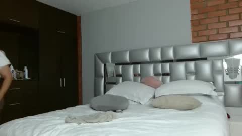 h_a_n_n_n_a online show from December 8, 3:53 am