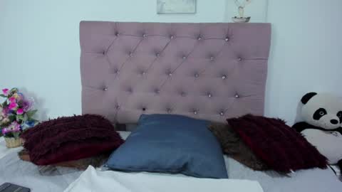 Sarah online show from February 6, 7:18 pm