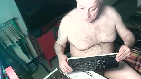 Snapshot of hacknoob62 chatting on November 13, 7:35 pm hacknoob62 online show from November 13, 7:35 pm