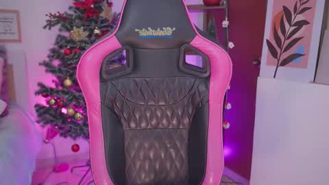 Hade online show from December 15, 6:56 pm