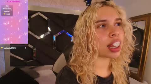 Haely online show from November 2, 9:06 pm