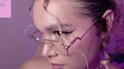 Haely online show from July 19, 1:42 am