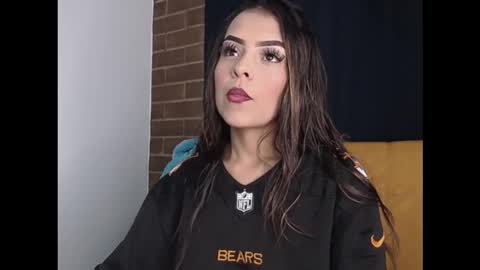 Snapshot of hailey_bri chatting on November 11, 10:32 pm hailey_bri online show from November 11, 10:32 pm