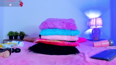 hailey_hadid online show from December 16, 3:17 pm