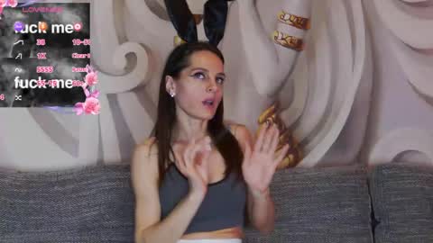 HaileyPeach online show from April 4, 5:32 pm