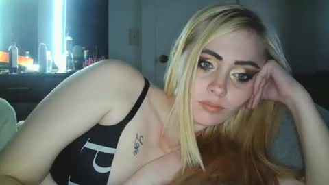 Hailey and d online show from December 17, 10:43 pm