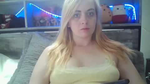 Hailey and d online show from March 3, 8:00 pm