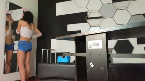 haileycat_ online show from January 17, 2:18 am