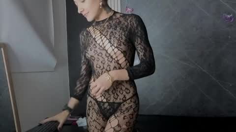 haileycat_ online show from April 16, 2:34 am