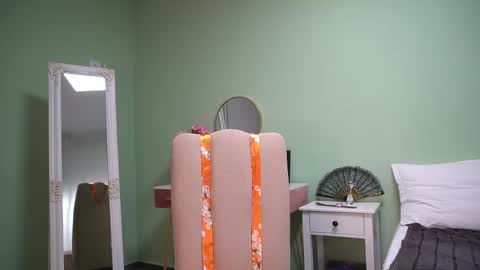 Hailey online show from October 29, 4:15 am