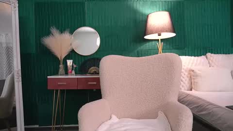 Hailey online show from November 27, 4:36 am