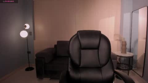 Snapshot of haileyross_ chatting on July 8, 3:00 am Hailey online show from July 8, 3:00 am