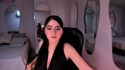 Snapshot of haileyross_ chatting on July 19, 10:35 pm Hailey online show from July 19, 10:35 pm