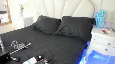 haileysans online show from April 16, 11:44 am