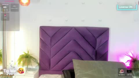 Snapshot of haileystonei chatting on June 4, 12:00 pm haileystonei online show from June 4, 12:00 pm