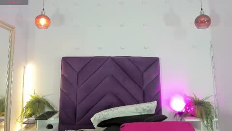 Snapshot of haileystonei chatting on June 29, 11:32 am haileystonei online show from June 29, 11:32 am