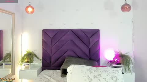 Snapshot of haileystonei chatting on June 30, 11:22 am haileystonei online show from June 30, 11:22 am