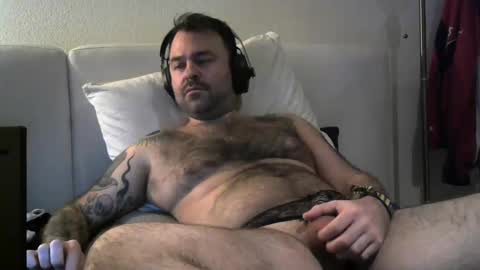 hairy_and_horny88 online show from January 11, 12:22 am