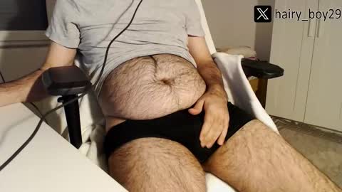 Snapshot of hairy_boy29 chatting on November 3, 8:10 pm hairy_boy29 online show from November 3, 8:10 pm