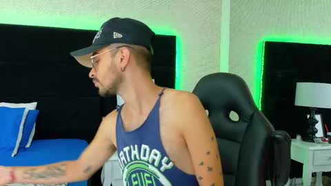 Snapshot of hairy_diamond chatting on September 19, 3:52 am H A I R Y D I A M O N D online show from September 19, 3:52 am