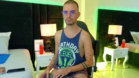 Snapshot of hairy_diamond chatting on September 22, 3:30 am H A I R Y D I A M O N D online show from September 22, 3:30 am