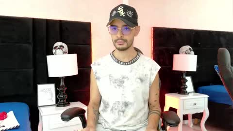 Snapshot of hairy_diamond chatting on October 14, 11:11 am H A I R Y D I A M O N D online show from October 14, 11:11 am