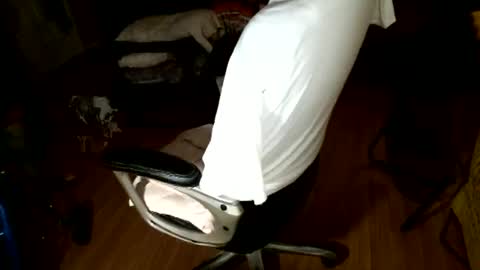 Snapshot of hairybear813 chatting on December 31, 1:57 am hairybear813 online show from December 31, 1:57 am