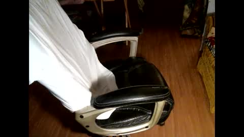 Snapshot of hairybear813 chatting on November 28, 2:20 pm hairybear813 online show from November 28, 2:20 pm