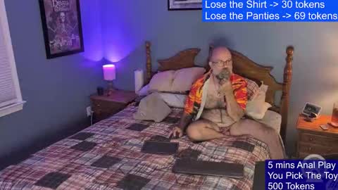 HairyDaddyBear69 online show from October 21, 12:00 am