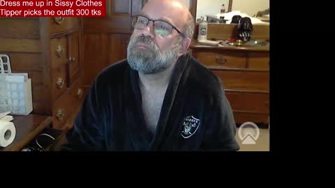 Snapshot of hairydaddybear69 chatting on February 4, 12:33 pm HairyDaddyBear69 online show from February 4, 12:33 pm