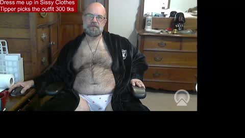 Snapshot of hairydaddybear69 chatting on February 6, 1:25 pm HairyDaddyBear69 online show from February 6, 1:25 pm