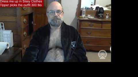 Snapshot of hairydaddybear69 chatting on February 9, 12:31 pm HairyDaddyBear69 online show from February 9, 12:31 pm