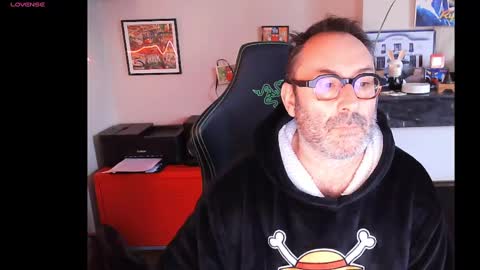 Snapshot of hairyfred73 chatting on December 26, 8:18 am hairyfred73 online show from December 26, 8:18 am