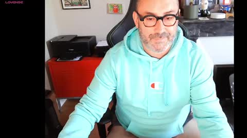 Snapshot of hairyfred73 chatting on January 21, 1:00 pm hairyfred73 online show from January 21, 1:00 pm