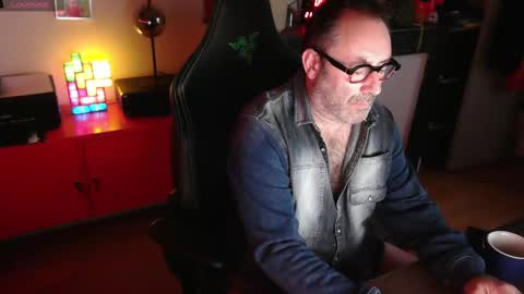 Snapshot of hairyfred73 chatting on March 9, 7:12 am hairyfred73 online show from March 9, 7:12 am