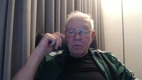 Snapshot of hairylover461681298 chatting on December 9, 11:03 pm hairylover461681298 online show from December 9, 11:03 pm