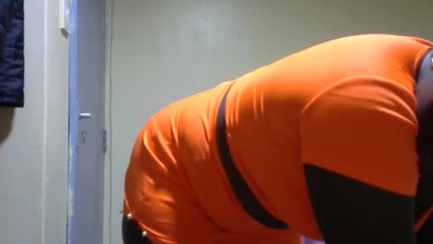 Snapshot of hairypussybigassy001 chatting on January 24, 12:31 am hairypussybigassy001 online show from January 24, 12:31 am