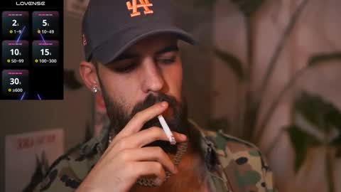 Snapshot of hairyrobxxx chatting on November 2, 8:33 pm HairyRobXxX online show from November 2, 8:33 pm