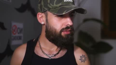 Snapshot of hairyrobxxx chatting on November 6, 5:47 pm HairyRobXxX online show from November 6, 5:47 pm