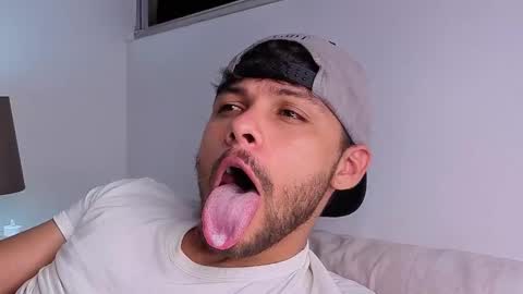 Independent       model  online show from November 29, 11:30 pm