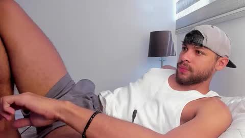 Independent       model  online show from March 29, 4:18 pm